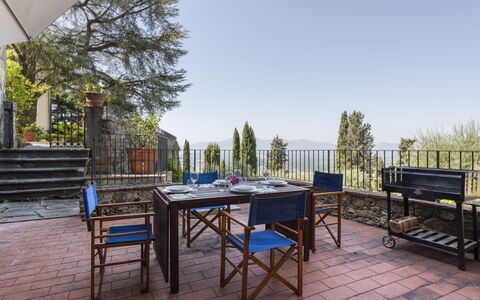 Villa San Gennaro: Lucht, Meubilair, Fabriek, Tafel, Hout, Boom, Schaduw, Buitenmeubels, Buitentafel, Vrije Tijd