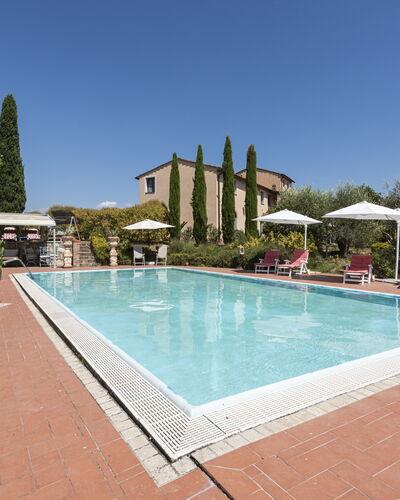 Villa Cevoli: Water, Fabriek, Zwembad, Lucht, Boom, Rechthoek, Stoel, Vrije Tijd, Schaduw, Samengesteld Materiaal