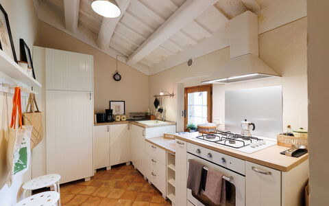 Appartamento Mancini: Kraan, Eigendom, Cabinetry, Wastafel, Loodgieterswerkinrichting, Countertop, Keuken, Hout, Interieur Ontwerp, Verdieping