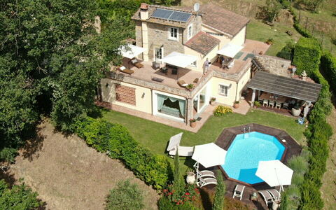 La Quiete: Gebouw, Fabriek, Land Lot, Huis, Boom, Stedelijk Ontwerp, Landschap, Woongebied, Gras, Onroerend Goed