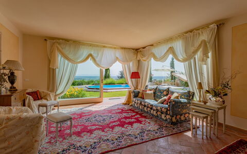 La Quiete: Fabriek, Eigendom, Meubilair, Gebouw, Venster, Decoratie, Comfort, Textiel, Huis, Stoel