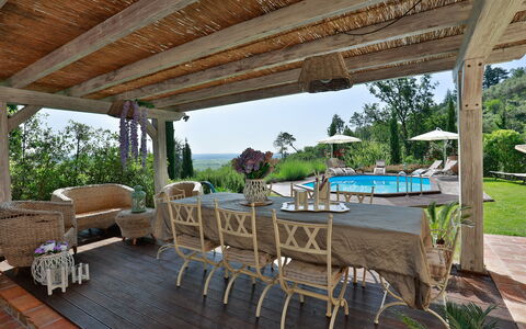 La Quiete: Fabriek, Eigendom, Tafel, Stoel, Schaduw, Interieur Ontwerp, Buitenmeubels, Boom, Bloempot, Vrije Tijd