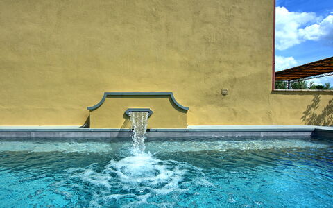 Casa Lionardo: Water, Blauw, Zwembad, Wolk, Lucht, Rechthoek, Vrije Tijd, Landschap