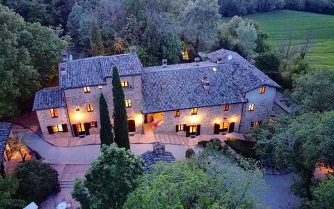Borgo Al Castello: Gebouw, Fabriek, Eigendom, Venster, Licht, Natuur, Huis, Boom, Verblijf, Landelijk Gebied