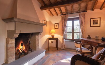 Casa Monte: Eigendom, Venster, Hout, Gebouw, Tafel, Interieur Ontwerp, Woonkamer, Stoel, Verdieping, Flooring