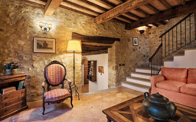 Casa Torre: Meubilair, Tafel, Hout, Gebouw, Interieur Ontwerp, Woonkamer, Verdieping, Cabinetry, Lade, Flooring