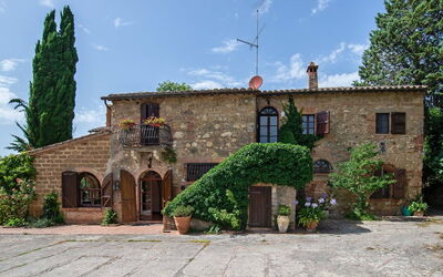 Villa Pania: Lucht, Fabriek, Wolk, Gebouw, Venster, Boom, Huis, Verblijf, Deur, Gras
