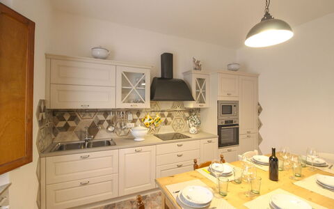 Casa Angela: Meubilair, Interieur Ontwerp, Flooring, Keuken, Hout, Verdieping, Countertop, Plafond, Lichte Inrichting, Kamer