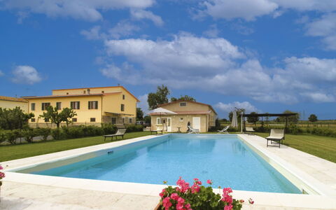 Casa Angela: Zwembad, Woongebied, Toevlucht, Vrije Tijd, Thermae, Landgoed, Buitenmeubels, Menselijke Nederzetting, Villa, Hacienda