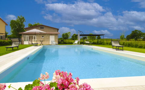 Casa Angela: Zwembad, Woongebied, Toevlucht, Vrije Tijd, Thermae, Landgoed, Buitenmeubels, Menselijke Nederzetting, Villa, Hacienda