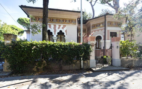 Villa Marconi: Fabriek, Eigendom, Lucht, Boom, Muur, Facade, Vrije Tijd, Gebouw, Stad, Gebedsruimte