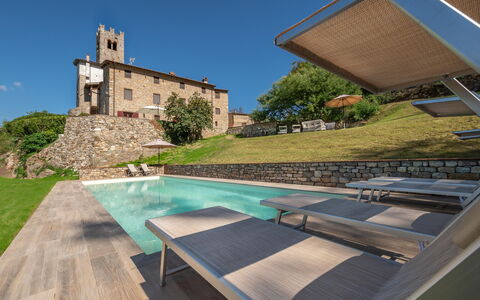 San Tommaso: Gebouw, Lucht, Eigendom, Fabriek, Azure, Schaduw, Boom, Architectuur, Buitenmeubels, Vrije Tijd