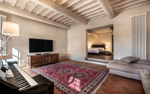 San Tommaso: Meubilair, Eigendom, Bankstel, Comfort, Hout, Interieur Ontwerp, Verlichting, Flooring, Woonkamer, Verdieping