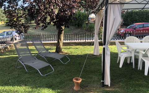 Il Campanile: Fabriek, Wiel, Schaduw, Boom, Auto, Stoel, Gras, Openbare Ruimte, Tinten En Schaduwen