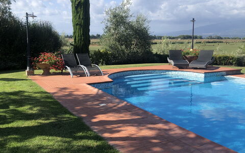 Il Campanile: Wolk, Water, Lucht, Fabriek, Dag, Eigendom, Boom, Schaduw, Architectuur, Natuurlijk Landschap