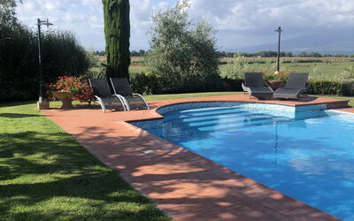 Il Campanile: Wolk, Water, Lucht, Fabriek, Dag, Eigendom, Boom, Schaduw, Architectuur, Natuurlijk Landschap