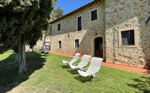 Montauto: Gebouw, Eigendom, Venster, Fabriek, Land Lot, Lucht, Gras, Boom, Huis, Stoel