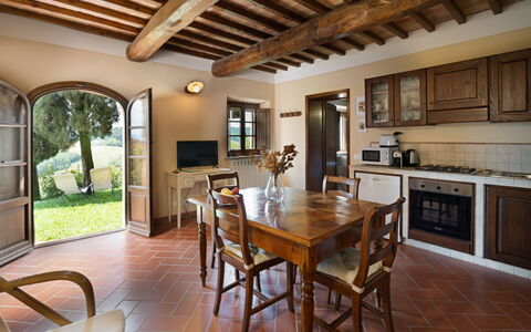 Montauto: Tafel, Meubilair, Fabriek, Hout, Stoel, Venster, Interieur Ontwerp, Flooring, Verdieping, Woonkamer