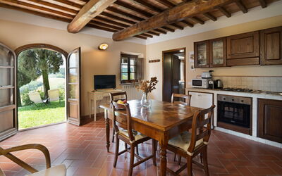 Carro: Tafel, Meubilair, Fabriek, Hout, Stoel, Venster, Interieur Ontwerp, Flooring, Verdieping, Woonkamer