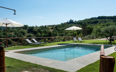 Casa San Piero: Water, Eigendom, Fabriek, Zwembad, Lucht, Azure, Boom, Schaduw, Zwemwater, Land Lot