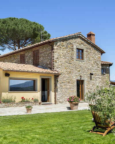 Casa San Piero: Lucht, Fabriek, Gebouw, Eigendom, Venster, Boom, Huis, Deur, Gras, Verblijf