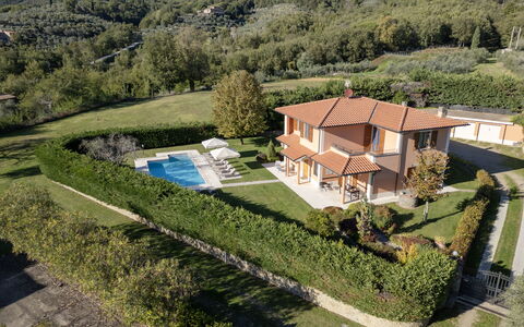 Villino Setteponti: Zwembad, Woongebied, Huis, Dak, Landgoed, Huis, Toevlucht, Tuin, Verblijf, Gazon