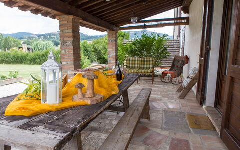 Villa Tavernacce: Fabriek, Gebouw, Veranda, Huis, Interieur Ontwerp, Architectuur, Boom, Bloempot, Lucht, Hout