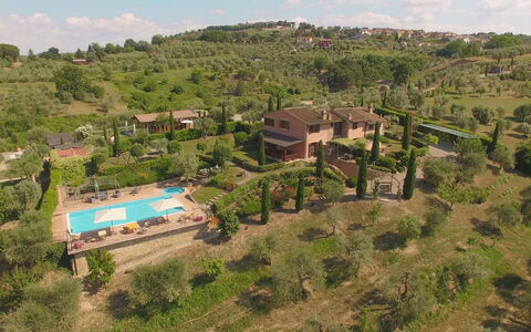 Villa i Colli: Fabriek, Lucht, Plantengemeenschap, Wolk, Ecoregio, Natuurlijk Landschap, Land Lot, Boom, Gebouw, Landschap