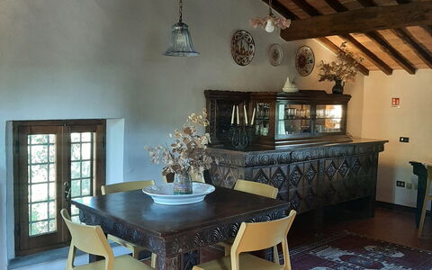 Casa Mulinello: Tafel, Meubilair, Eigendom, Stoel, Hout, Interieur Ontwerp, Verlichting, Cabinetry, Venster, Verdieping