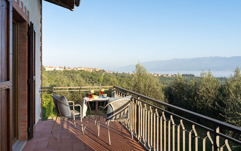 Residenza la Casuccia: Lucht, Hout, Gebouw, Boom, Veranda, Verblijf, Onroerend Goed, Hek, Landschap, Vrije Tijd