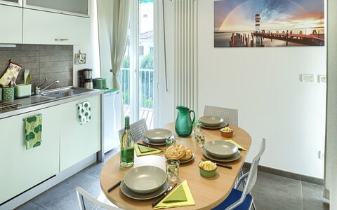 Apartment Serena - Levanto: Eigendom, Cabinetry, Tableware, Countertop, Voedsel, Dishware, Interieur Ontwerp, Toestel Van De Keuken, Kop, Tafel