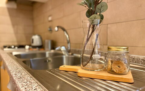 Vintage Apartment in Florence: Gootsteen, Wastafel, Fabriek, Countertop, Kraan, Hout, Interieur Ontwerp, Loodgieterswerkinrichting, Keuken, Takje