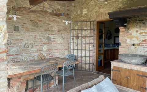 Villa Nibbiano: Meubilair, Eigendom, Hout, Tafel, Interieur Ontwerp, Verdieping, Gebouw, Flooring, Hardwood, Onroerend Goed