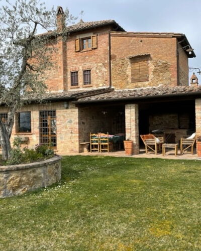 Villa Nibbiano: Fabriek, Lucht, Gebouw, Venster, Huis, Boom, Land Lot, Hout, Gras, Verblijf