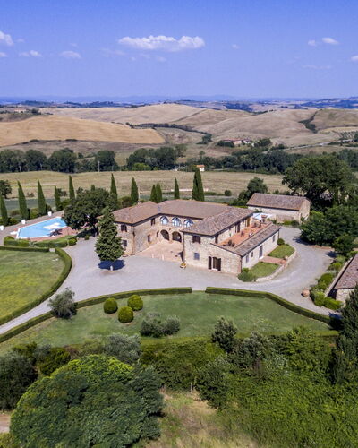 Villa Sulle Crete: Wolk, Fabriek, Lucht, Boom, Natuur, Land Lot, Landschap, Stedelijk Ontwerp, Landelijk Gebied, Plain