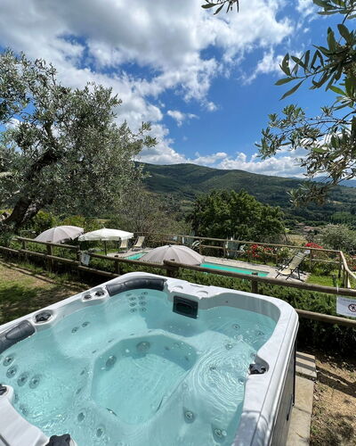 Villa Patrizia: Wolk, Fabriek, Water, Lucht, Natuur, Plantkunde, Boom, Zwembad, Natuurlijk Landschap