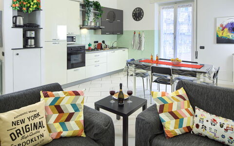 Apartment Fernanda 2 - Levanto: Bankstel, Meubilair, Eigendom, Tafel, Groen, Interieur Ontwerp, Fotolijst, Verlichting, Comfort, Woonkamer