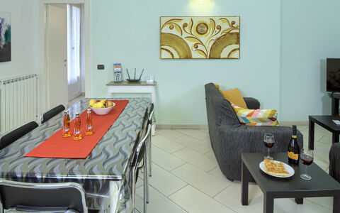 Apartment Fernanda 2 - Levanto: Tafel, Meubilair, Eigendom, Fotolijst, Gebouw, Textiel, Interieur Ontwerp, Stoel, Verdieping, Flooring