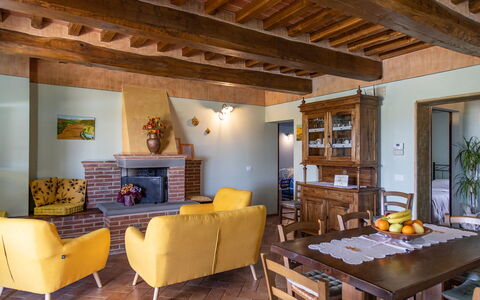 Villa Dei Ciliegi: Meubilair, Eigendom, Tafel, Bankstel, Fabriek, Hout, Fotolijst, Woonkamer, Verlichting, Interieur Ontwerp