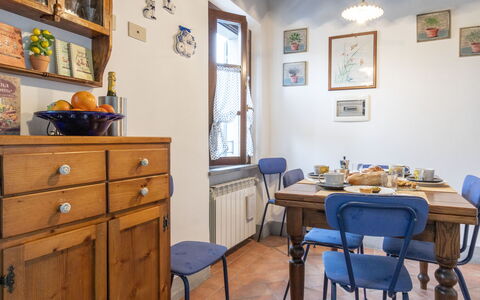 Il Borgo Apartment: Fotolijst, Meubilair, Tafel, Eigendom, Cabinetry, Azure, Blauw, Stoel, Lade, Dressoir