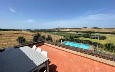 Podere La Sterza: Lucht, Wolk, Fabriek, Boom, Land Lot, Venster, Hout, Gras, Natuurlijk Landschap, Gebouw