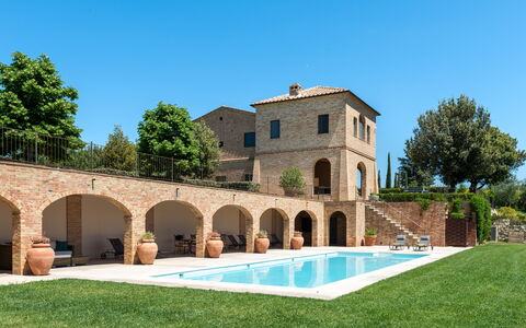 Podere D'Asso: Fabriek, Lucht, Gebouw, Water, Boom, Gras, Huis, Landschap, Woongebied, Vrije Tijd