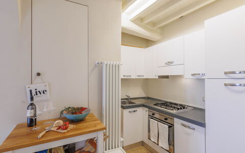 La Terrazza Sulla Valle: Cabinetry, Eigendom, Fornuis, Gebouw, Gasfornuis, Hout, Countertop, Keuken, Toestel Van De Keuken, Cooktop