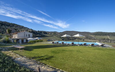 Bella Di Panzano: Lucht, Wolk, Fabriek, Berg, Hoogland, Land Lot, Gras, Venster, Natuurlijk Landschap, Grasland