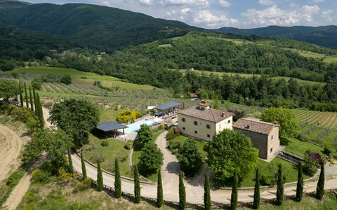 Villa Castelluccio - Arezzo, Toscana: Fabriek, Wolk, Lucht, Gebouw, Natuurlijk Landschap, Boom, Huis, Hoogland, Land Lot, Vegetation