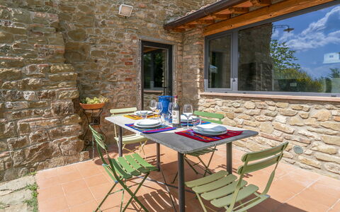 Casa Bosco D'arte Holiday Home , Greve In Chianti,: Meubilair, Eigendom, Tafel, Gebouw, Venster, Stoel, Bloempot, Hout, Fabriek, Buitenmeubels