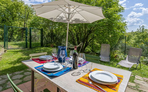 Casa Bosco D'arte Holiday Home , Greve In Chianti,: Tafel, Fabriek, Wolk, Eigendom, Meubilair, Tableware, Lucht, Buitentafel, Stoel, Boom