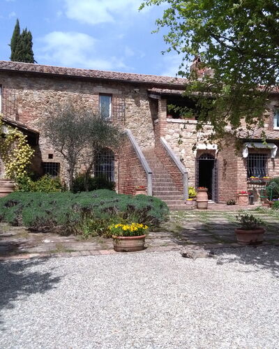 Villa Fulvia: Fabriek, Lucht, Venster, Wolk, Gebouw, Boom, Huis, Weg Oppervlak, Woongebied, Verblijf