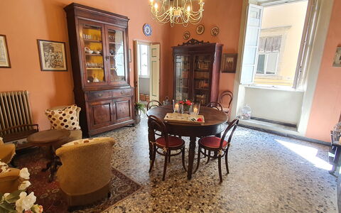 Residenza Otello: Fotolijst, Meubilair, Eigendom, Tafel, Stoel, Spiegel, Hout, Verlichting, Cabinetry, Interieur Ontwerp