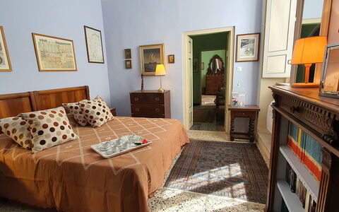 Residenza Otello: Fotolijst, Eigendom, Meubilair, Comfort, Tafel, Bed Frame, Interieur Ontwerp, Hout, Verdieping, Lade